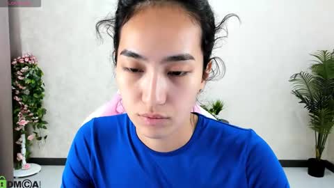 Aura online show from October 12, 1:52 am