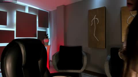  Donna Stonne  online show from December 23, 5:55 am