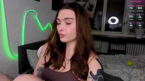 Alice online show from December 5, 5:03 pm