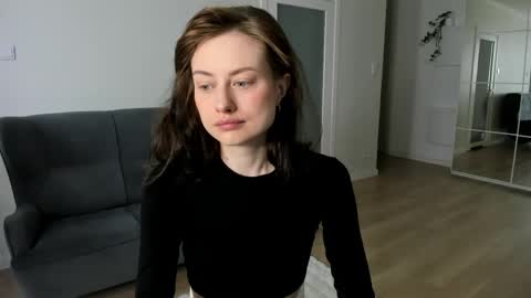 dormineaa online show from May 16, 6:05 am