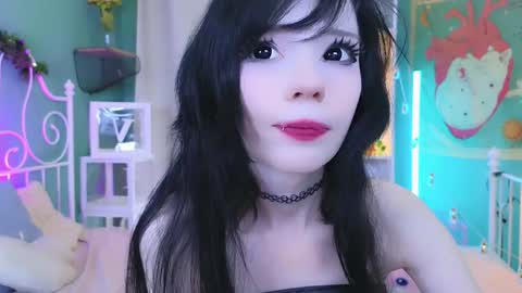 Draculaura online show from December 25, 9:00 pm