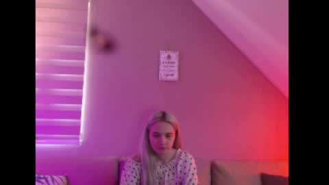 A girl online show from April 22, 7:27 am