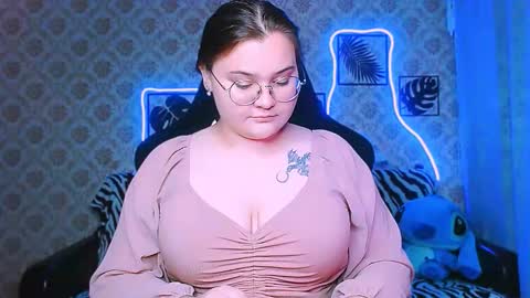 dreamforyoue2 online show from November 13, 8:08 pm