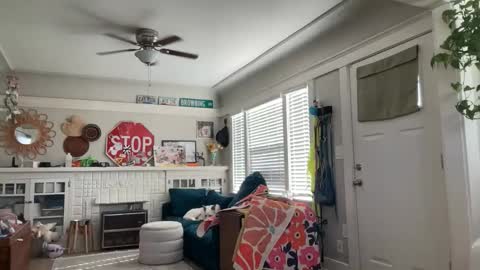 RIRI OR DREAMY online show from April 4, 11:14 pm