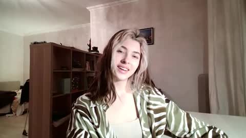 Dia online show from February 12, 3:03 pm