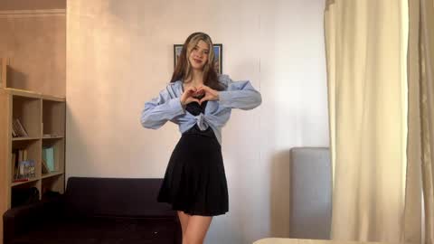 Dia online show from June 2, 1:34 pm