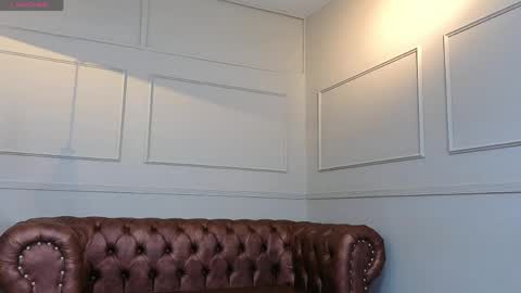 dulce_isabel_ online show from April 4, 7:45 pm