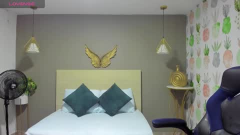 V I C T O R I A online show from February 15, 12:01 pm