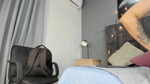 DULCE AURORA online show from November 18, 2:34 am