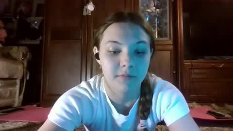 Yuni online show from February 21, 7:03 pm