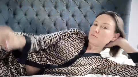 Nadia Ferreira  online show from November 10, 11:49 am