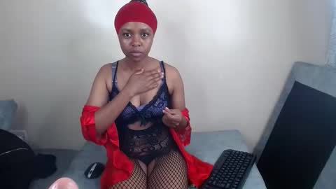 ebony_sluttt online show from October 4, 8:53 am