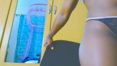 ebonysmilz88 online show from May 18, 4:07 am