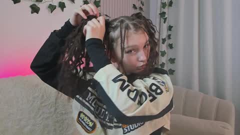 Lisa  online show from January 16, 11:37 pm