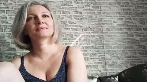 edithmanning online show from February 26, 9:12 am