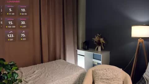 Nikki online show from December 4, 3:24 pm