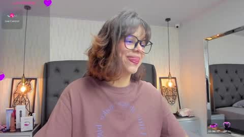  E F F Y  online show from February 21, 7:21 pm