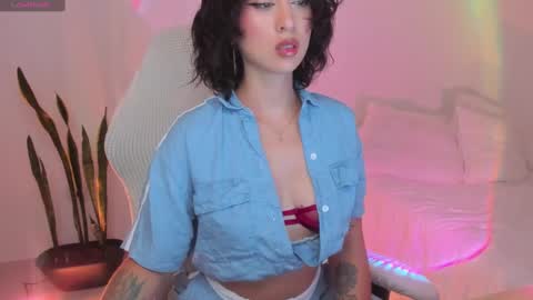   EileenFord    online show from February 12, 11:30 pm