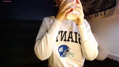 Ela  Help me reach 100 thumbs up online show from December 16, 3:51 am