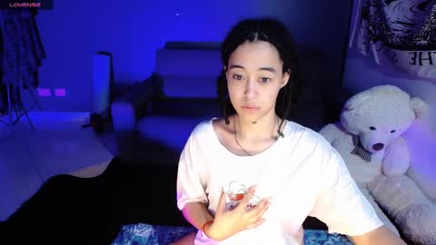 Ela  Help me reach 100 thumbs up online show from December 15, 7:35 am