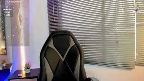 Elaia online show from December 9, 2:06 pm