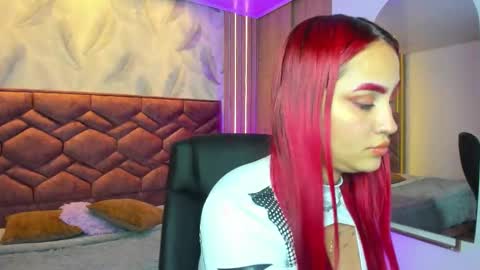 Elaia online show from October 14, 8:33 pm