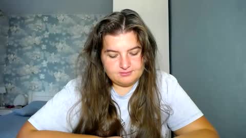 Elanis online show from September 22, 1:42 pm