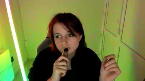 Evie online show from April 28, 8:57 pm