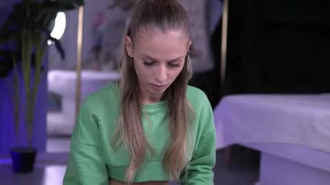 elarashine online show from September 17, 7:01 pm