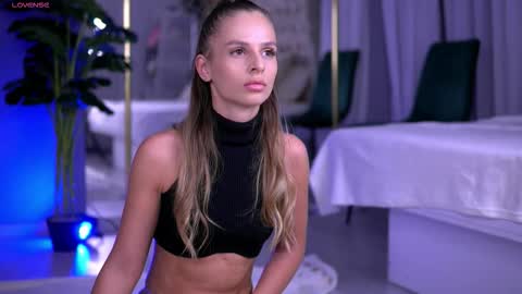 elarashine online show from October 13, 6:32 pm