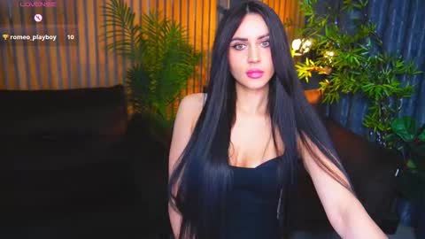 elegant_mysterious online show from October 26, 8:37 pm