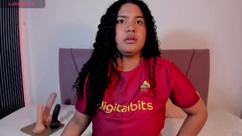elena_wolff online show from June 5, 12:00 pm