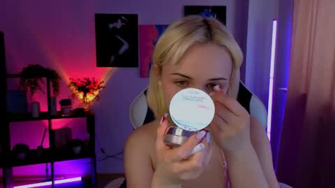 elenamonroe_ online show from April 21, 4:08 am