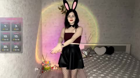 Annie PVT IS OPEN online show from April 5, 9:47 pm