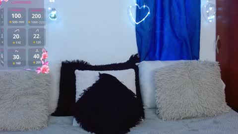 Eliza online show from December 14, 8:18 pm