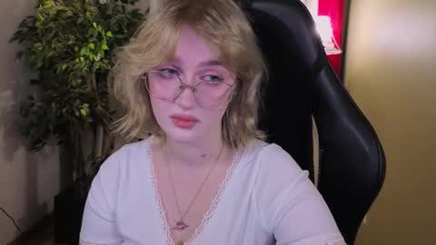 Ellie online show from March 5, 5:14 am