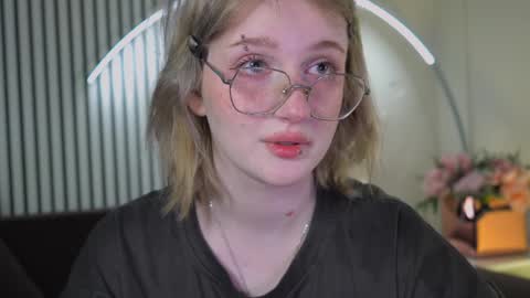 Ellie online show from March 25, 5:22 am