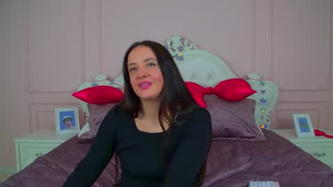 ElinaBellucci online show from March 2, 5:19 am