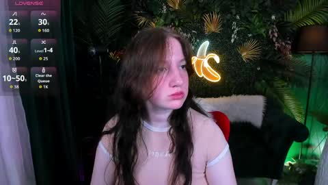 your sweet Lisa online show from April 19, 3:28 am