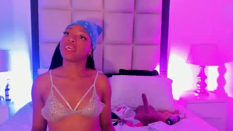 elisabettamonroy online show from November 12, 6:28 pm