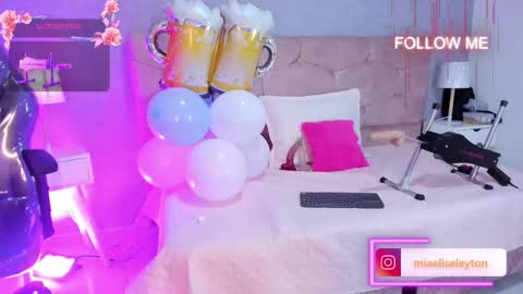 ELISE LEYTON online show from October 3, 9:09 pm