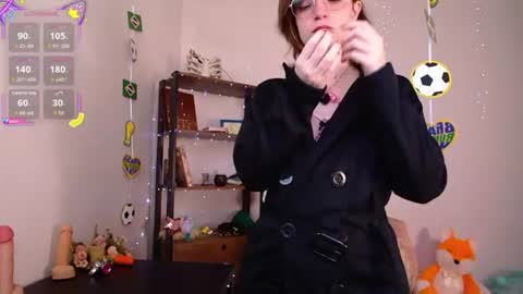 elise_nyx online show from June 18, 1:38 pm