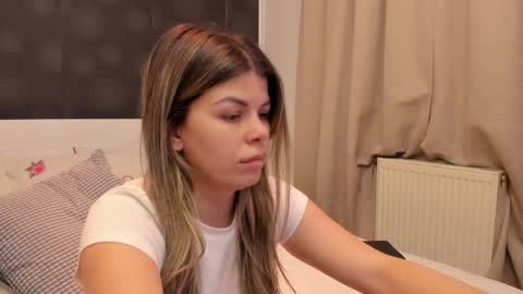 Elly online show from March 24, 9:31 pm