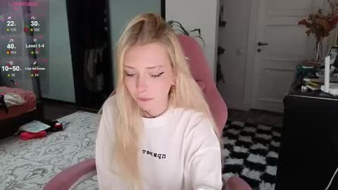 Elizabeth online show from May 31, 2:23 pm
