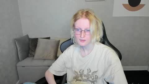 Elizabeth online show from September 27, 2:30 am