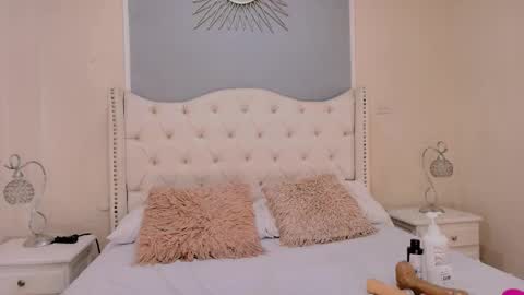 Elizabeth  online show from February 25, 11:58 pm