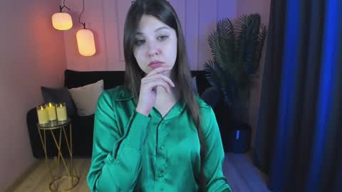 Eliza online show from December 14, 1:27 pm