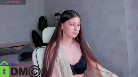 Ella online show from November 13, 9:52 am