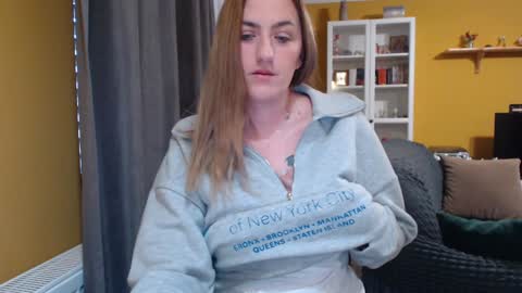 Ella  Max online show from January 17, 6:47 am