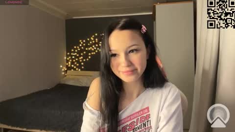 ella_simons online show from February 22, 12:00 am
